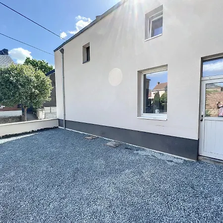 House With Free Parking 15 Min From The Airport بيت للعطل شارلروا