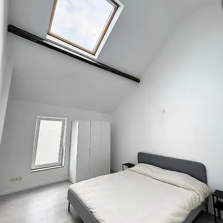 House With Free Parking 15 Min From The Airport بيت للعطل شارلروا