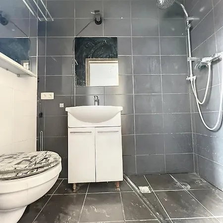 بيت للعطل House With Free Parking 15 Min From The Airport